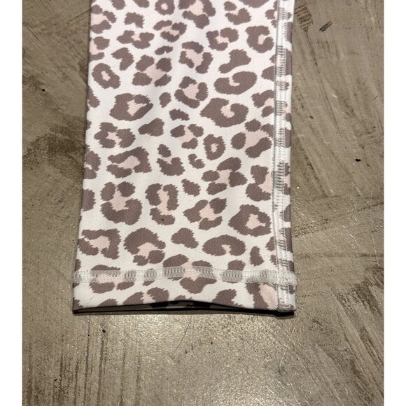 Lahana Active Womens Emari 7/8 Leopard Print Leggings Small NWT 73% Polyester 27 - Picture 3 of 5